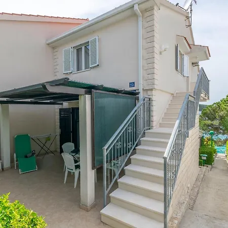 Meira Apartment Razanj